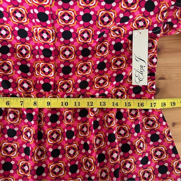 Eliza J | 3/4 Sleeve Crew Neck Short Dress | Red & Black Geometric Print Dress - Picture 10 of 10